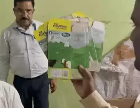 Jaipur: वनस्पति घी और बटर से तैयार हो रहा था नकली घी Jaipur: वनस्पति घी और बटर से तैयार हो रहा था नकली घी