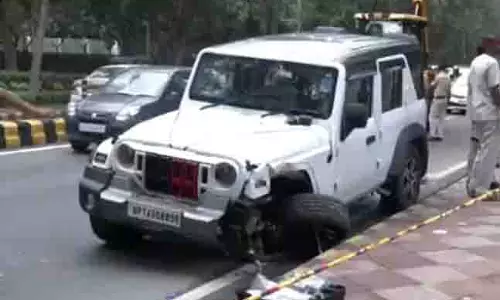 Delhi: थार की टक्कर से 40 वर्षीय बाइक सवार की मौत
