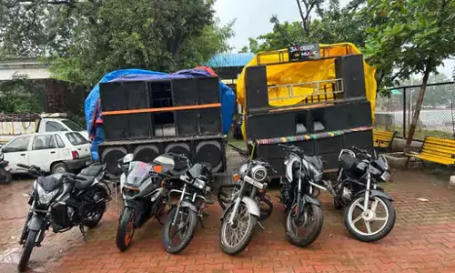 स्टंटबाजी करते 5 युवक गिरफ्तार, बाइक और एक्टिवा जब्त