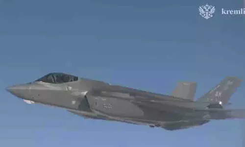 American F-22, F-35 लड़ाकू विमानों ने व्लादिमीर पुतिन के विमान को अलास्का से रूस तक एस्कॉर्ट किया