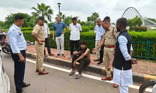 रायपुर में स्टंटबाज बाइक से गिरा, 128 बाईक और 6 कार चालकों पर अब तक की बड़ी कार्रवाई