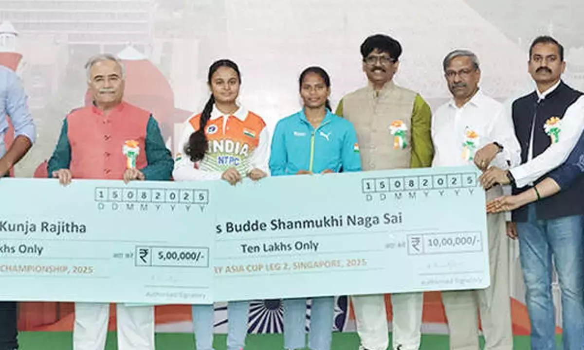 SRM ने छात्र एथलीटों को नकद पुरस्कार प्रदान किए
