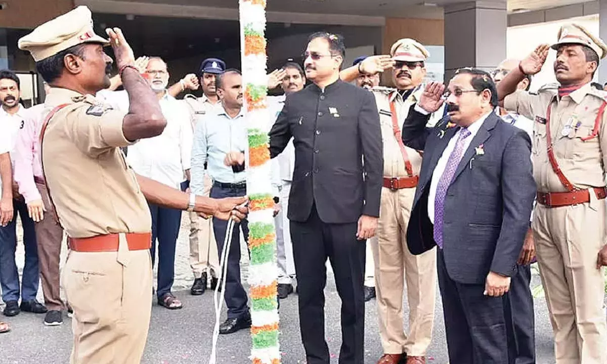 कल्याणकारी योजनाएं सभी तक पहुंचे, यह सुनिश्चित करें अधिकारी: मुख्य सचिव