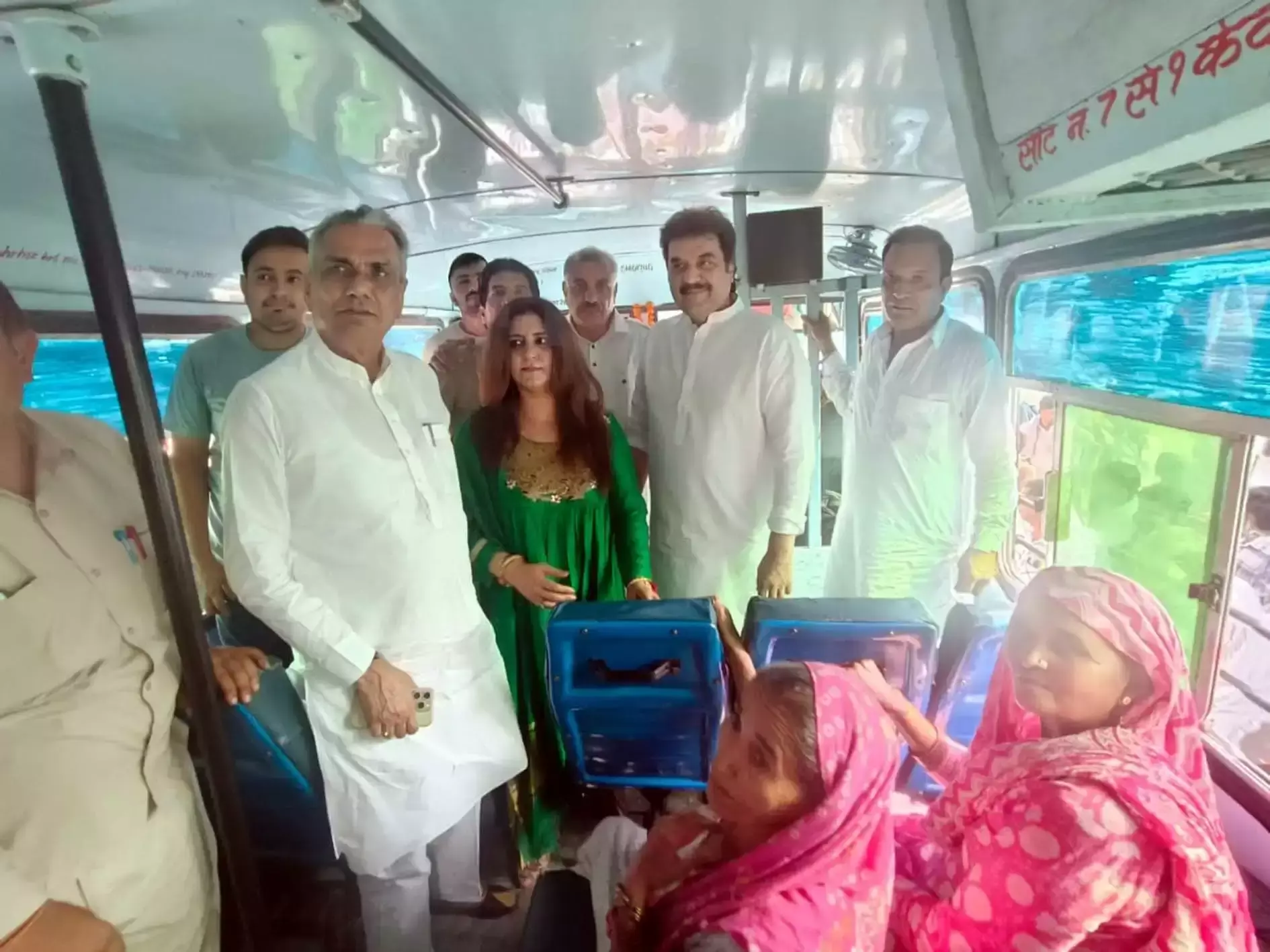 Hisar: कुलदीप बिश्नोई ने किया बस सेवा का शुभारंभ Hisar: कुलदीप बिश्नोई ने किया बस सेवा का शुभारंभ