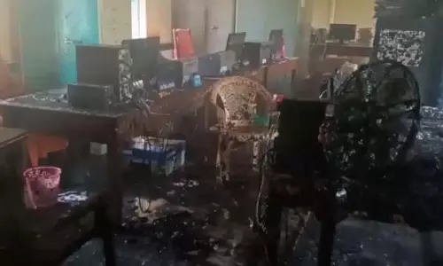 Chhatarpur: समाज कल्याण कार्यालय में आग का कहर, रिकॉर्ड नष्ट Chhatarpur: समाज कल्याण कार्यालय में आग का कहर, रिकॉर्ड नष्ट
