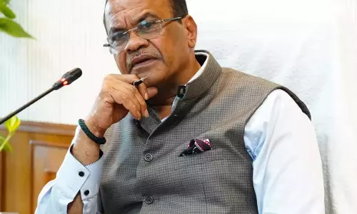 कोमाटिरेड्डी ने बारिश से हुए नुकसान की समीक्षा की, Telangana में सड़क की तत्काल मरम्मत का आदेश दिया कोमाटिरेड्डी ने बारिश से हुए नुकसान की समीक्षा की, Telangana में सड़क की तत्काल मरम्मत का आदेश दिया