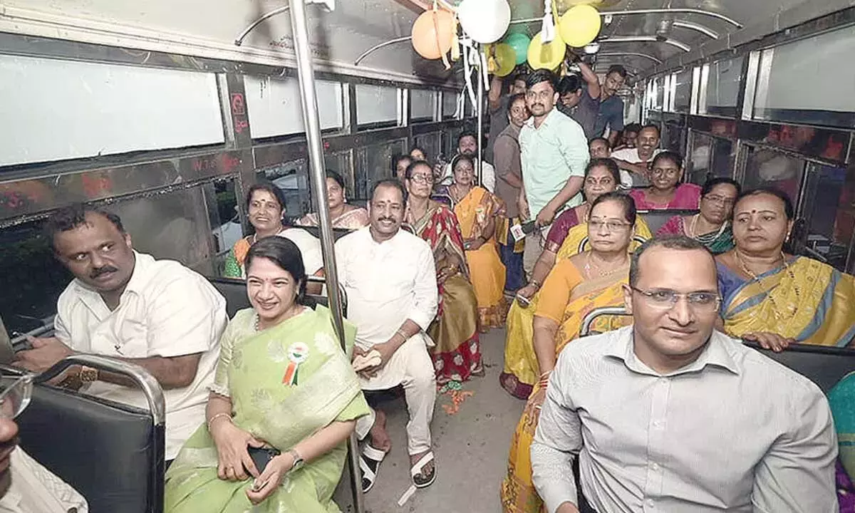 Andhra: अनागनी सत्यप्रसाद का कहना है कि स्त्री शक्ति का उद्देश्य महिलाओं को सशक्त बनाना है Andhra: अनागनी सत्यप्रसाद का कहना है कि स्त्री शक्ति का उद्देश्य महिलाओं को सशक्त बनाना है