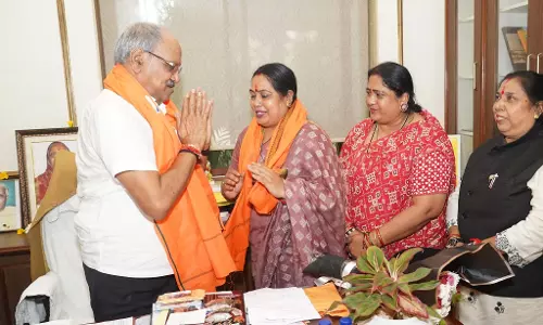 महिला मोर्चा की प्रदेश अध्यक्ष विभा अवस्थी ने सांसद बृजमोहन अग्रवाल से की सौजन्य भेंट