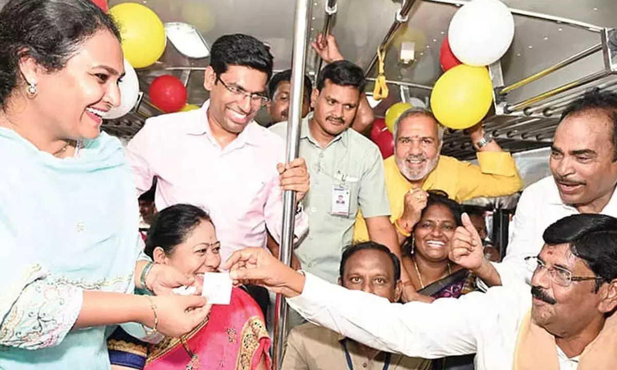 Andhra: तिरुपति में महिलाओं के लिए ‘स्त्री शक्ति’ मुफ्त बस यात्रा योजना शुरू की गई