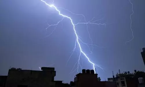 Chandigarh: बिजली गिरने से नवग्रह मंदिर में आई दरार Chandigarh: बिजली गिरने से नवग्रह मंदिर में आई दरार