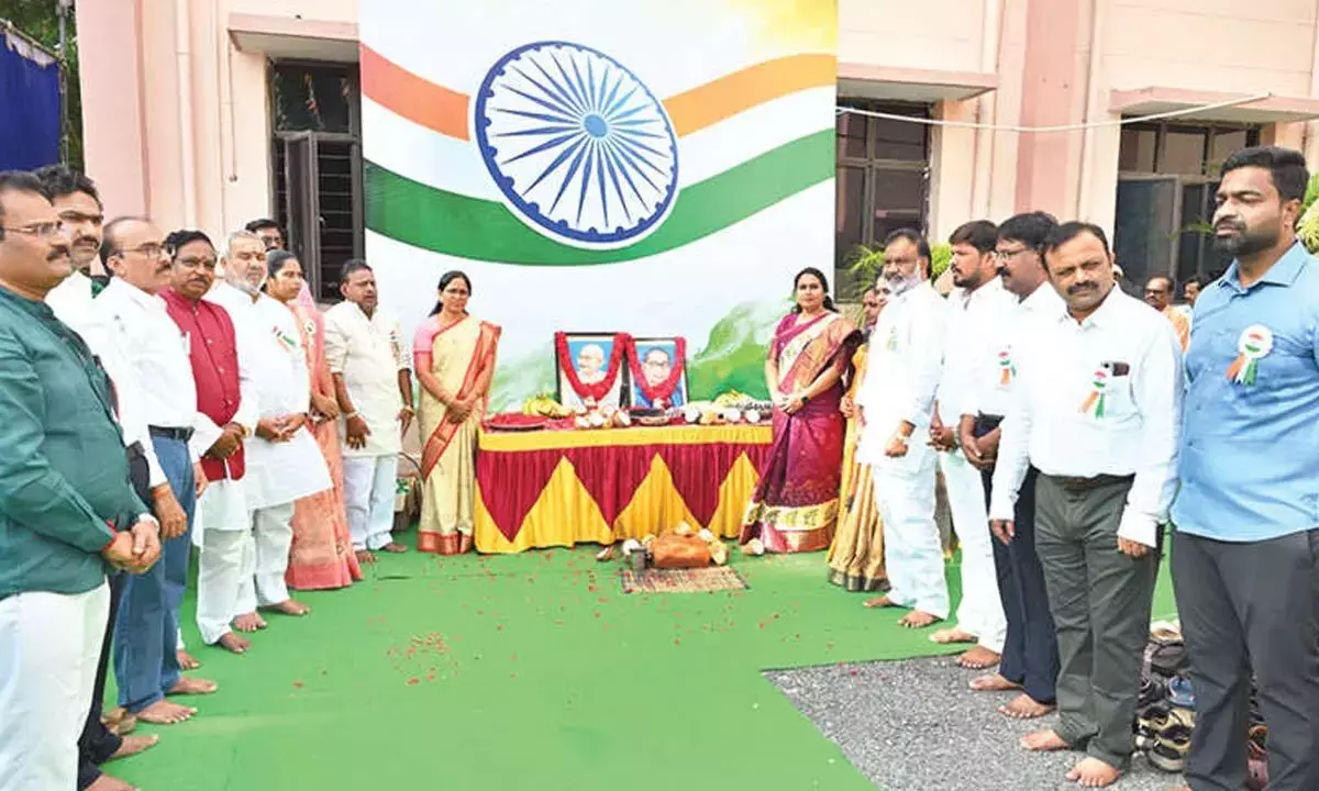 Andhra: तीर्थ नगरी में धूमधाम और उल्लास के साथ मनाया गया स्वतंत्रता दिवस Andhra: तीर्थ नगरी में धूमधाम और उल्लास के साथ मनाया गया स्वतंत्रता दिवस