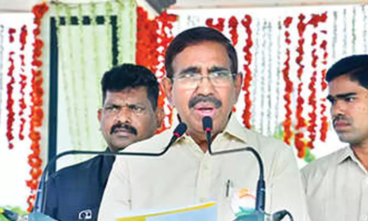 सरकार किसानों के जीवन स्तर को ऊपर उठाने के लिए प्रतिबद्ध: नारायण सरकार किसानों के जीवन स्तर को ऊपर उठाने के लिए प्रतिबद्ध: नारायण