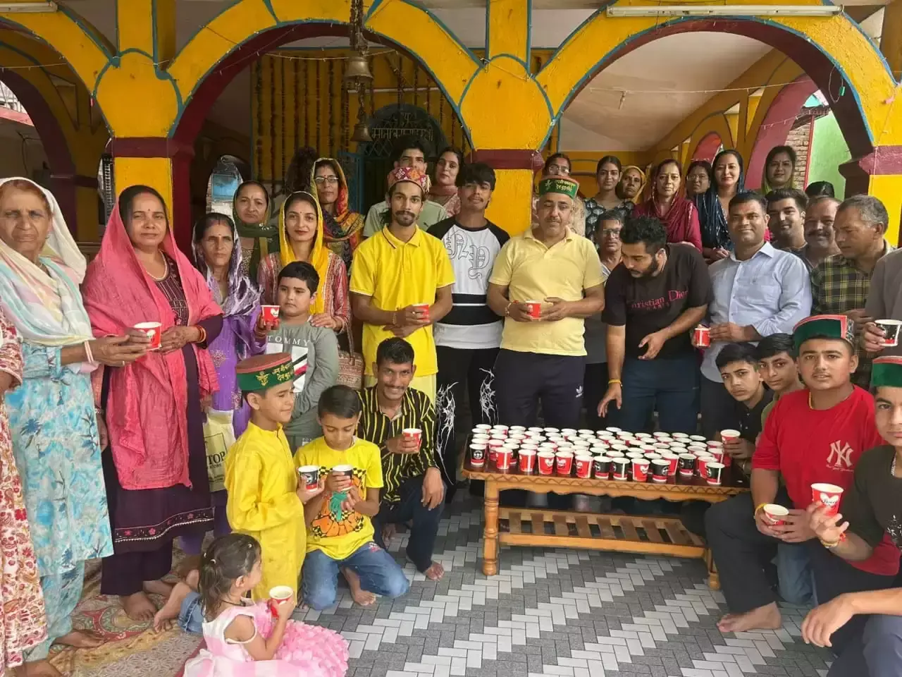 Mandi: सेहली गांव में बगलामुखी मंदिर पर हुआ खीर का भंडारा Mandi: सेहली गांव में बगलामुखी मंदिर पर हुआ खीर का भंडारा
