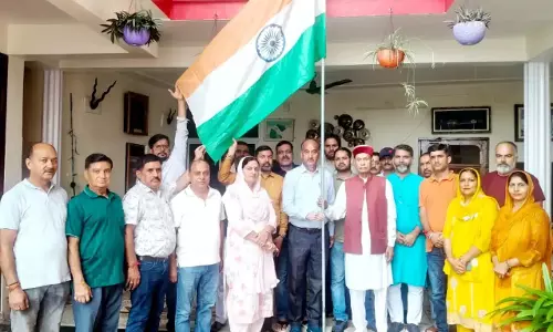 Hamirpur: स्वतंत्रता दिवस समारोह में धूमल और कार्यकर्ता हुए शामिल Hamirpur: स्वतंत्रता दिवस समारोह में धूमल और कार्यकर्ता हुए शामिल