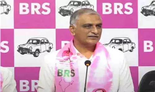 मूसलाधार बारिश में सड़क पर उतरे किसान.. रेवंत सरकार गहरी नींद में है:Harish Rao