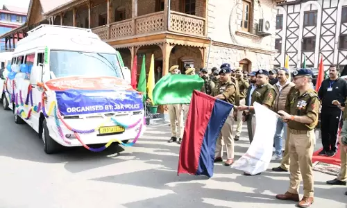 Jammu: भारत दर्शन यात्रा की शुरुआत, छात्रों को दी गई हरी झंडी Jammu: भारत दर्शन यात्रा की शुरुआत, छात्रों को दी गई हरी झंडी