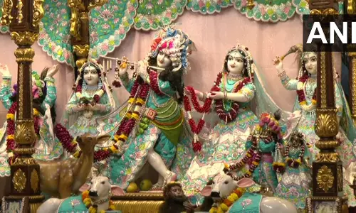 Samba: श्री कृष्ण जन्मोत्सव पर जम्मू-कश्मीर में भक्तों की भीड़ Samba: श्री कृष्ण जन्मोत्सव पर जम्मू-कश्मीर में भक्तों की भीड़