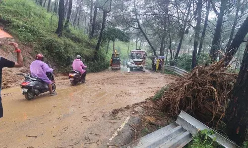 Himachal में भारी बारिश के कारण 313 सड़कें अवरुद्ध