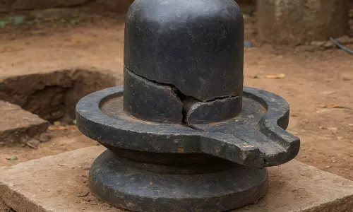 शिव मंदिर के शिवलिंग में तोड़फोड़, श्रद्धालुओं में आक्रोश शिव मंदिर के शिवलिंग में तोड़फोड़, श्रद्धालुओं में आक्रोश