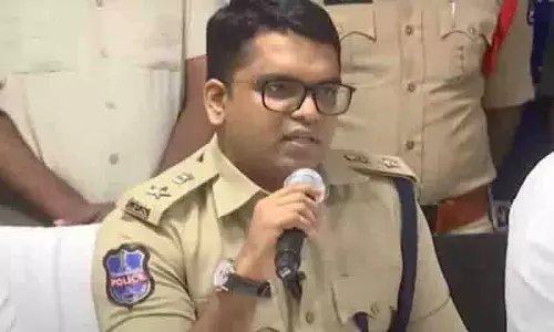 Khajana Jewellery चोरी मामले में आरोपी गिरफ्तार.. 10 किलो चांदी के आभूषण जब्त Khajana Jewellery चोरी मामले में आरोपी गिरफ्तार.. 10 किलो चांदी के आभूषण जब्त