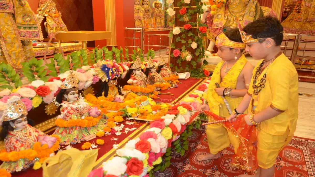 Gurugram: जन्माष्टमी पर गुरुग्राम में बच्चों ने दिखाया कृष्ण भक्ति का रंग Gurugram: जन्माष्टमी पर गुरुग्राम में बच्चों ने दिखाया कृष्ण भक्ति का रंग