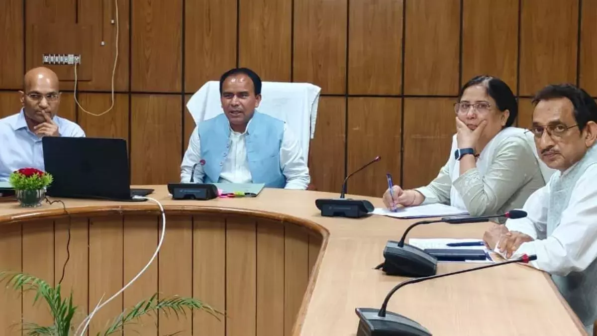 Dehradun: शिक्षा विभाग का बड़ा कदम, C-D श्रेणी स्कूलों में सुधार अभियान Dehradun: शिक्षा विभाग का बड़ा कदम, C-D श्रेणी स्कूलों में सुधार अभियान