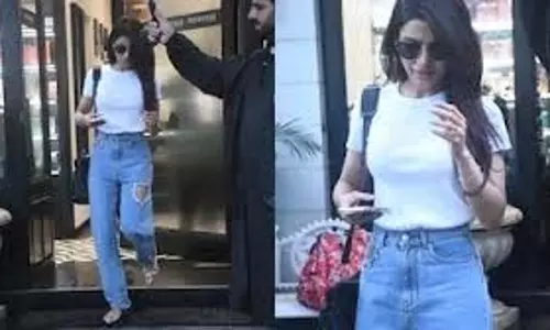 Samantha: बांद्रा की सड़कों पर फैशन का नया रिकॉर्ड बनाया Samantha: बांद्रा की सड़कों पर फैशन का नया रिकॉर्ड बनाया