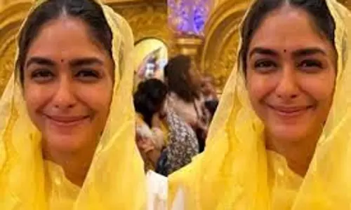 Mrunal Thakur: बड़ी मुस्कान और कमल के आकर्षण के साथ जन्माष्टमी मनाई Mrunal Thakur: बड़ी मुस्कान और कमल के आकर्षण के साथ जन्माष्टमी मनाई
