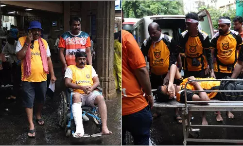 Mumbai: दही हांडी समारोह में हादसे, 1 की मौत, 75 घायल Mumbai: दही हांडी समारोह में हादसे, 1 की मौत, 75 घायल