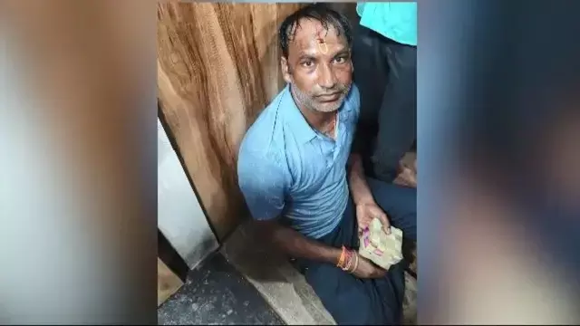 Srimandir में सुरक्षा में फिर से सेंध, पुरी मंदिर के दरवाजे पर चढ़ा व्यक्ति Srimandir में सुरक्षा में फिर से सेंध, पुरी मंदिर के दरवाजे पर चढ़ा व्यक्ति