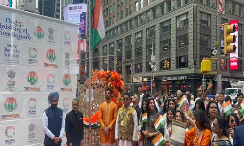 Independence Day 2025 समारोह पर टाइम्स स्क्वायर पर भारतीय ध्वज फहराया गया Independence Day 2025 समारोह पर टाइम्स स्क्वायर पर भारतीय ध्वज फहराया गया