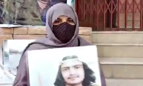 Balochistan : मस्तुंग में मारे गए किशोर की मां ने धमकियों के बीच न्याय की मांग की Balochistan : मस्तुंग में मारे गए किशोर की मां ने धमकियों के बीच न्याय की मांग की