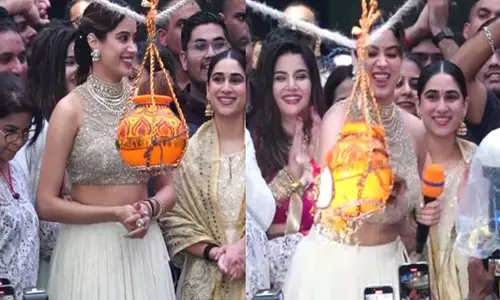 Janhvi Kapoor ने प्रशंसकों के साथ मनाई जन्माष्टमी, कार्यक्रम में दही हांडी तोड़ी