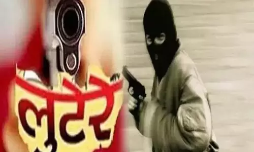पति की कम सैलरी से परेशान महिला ने रची लूट की झूठी कहानी पति की कम सैलरी से परेशान महिला ने रची लूट की झूठी कहानी