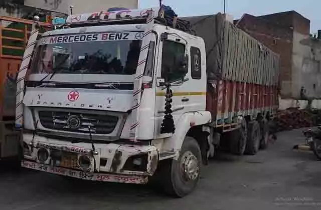 Yamunanagar: वन विभाग ने 20 लाख की खैर की लकड़ी की बरामद Yamunanagar: वन विभाग ने 20 लाख की खैर की लकड़ी की बरामद