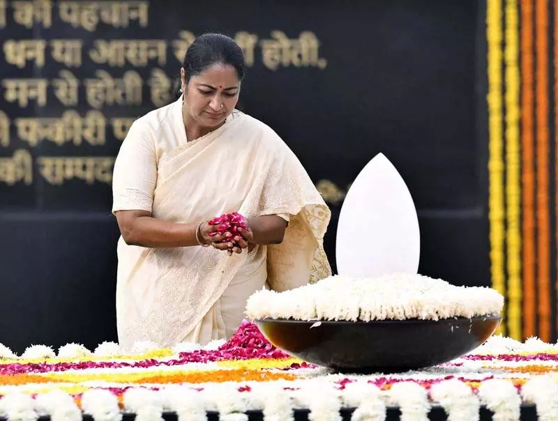 मुख्यमंत्री, वरिष्ठ नेताओं ने वाजपेयी को 7वीं पुण्यतिथि पर श्रद्धांजलि दी मुख्यमंत्री, वरिष्ठ नेताओं ने वाजपेयी को 7वीं पुण्यतिथि पर श्रद्धांजलि दी