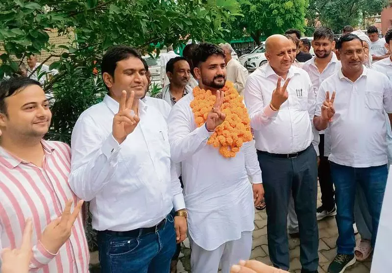 Haryana : बुआना लाखू के नए सरपंच मोहित कहते हैं, गिनती की वीडियोग्राफी से न्याय सुनिश्चित हुआ Haryana : बुआना लाखू के नए सरपंच मोहित कहते हैं, गिनती की वीडियोग्राफी से न्याय सुनिश्चित हुआ