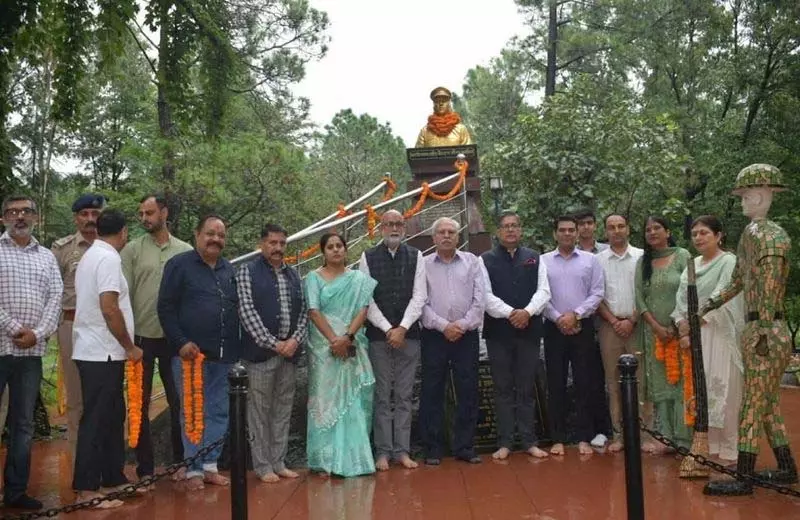 Palampur में मेजर सोम नाथ की प्रतिमा का अनावरण किया गया Palampur में मेजर सोम नाथ की प्रतिमा का अनावरण किया गया