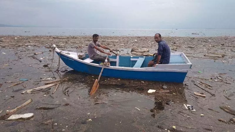 Himachal: राज्य भर में मछली पकड़ने पर प्रतिबंध हटा Himachal: राज्य भर में मछली पकड़ने पर प्रतिबंध हटा