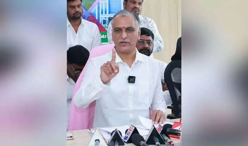 Harish Rao ने गोदावरी नदी का पानी समुद्र में बहाने के लिए कांग्रेस सरकार की आलोचना की Harish Rao ने गोदावरी नदी का पानी समुद्र में बहाने के लिए कांग्रेस सरकार की आलोचना की