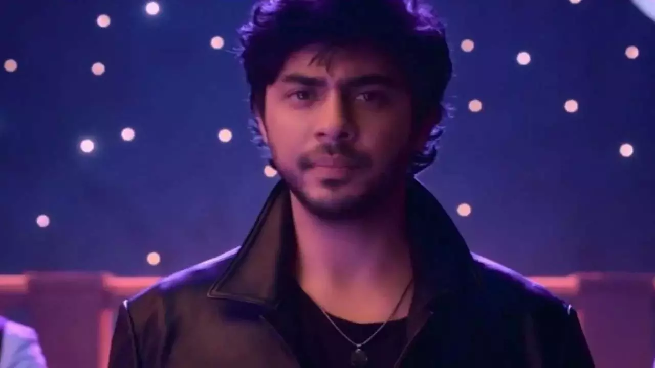Shah Rukh Khan के अंदाज में आर्यन खान की एंट्री ने सबका ध्यान अपनी ओर खींचा Shah Rukh Khan के अंदाज में आर्यन खान की एंट्री ने सबका ध्यान अपनी ओर खींचा