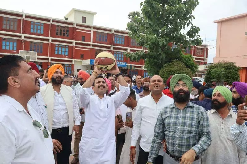 Vikramaditya ने पांवटा में चल रहे कार्यों की समीक्षा की Vikramaditya ने पांवटा में चल रहे कार्यों की समीक्षा की