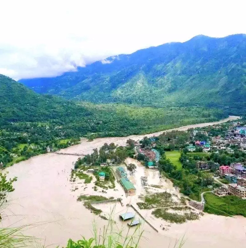 Himachal: सतलुज नदी में उफान के बाद सुन्नी में बाढ़, पुल और घर प्रभावित Himachal: सतलुज नदी में उफान के बाद सुन्नी में बाढ़, पुल और घर प्रभावित