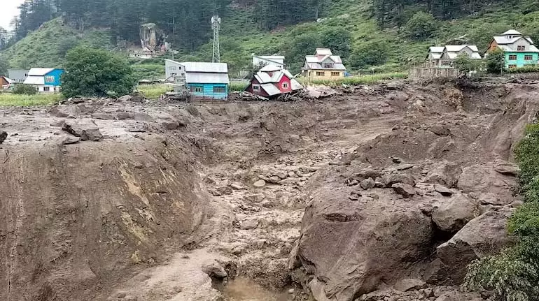Kathua में अचानक आई बाढ़ में मरने वालों की संख्या 7 हुई, बचाव अभियान जारी Kathua में अचानक आई बाढ़ में मरने वालों की संख्या 7 हुई, बचाव अभियान जारी