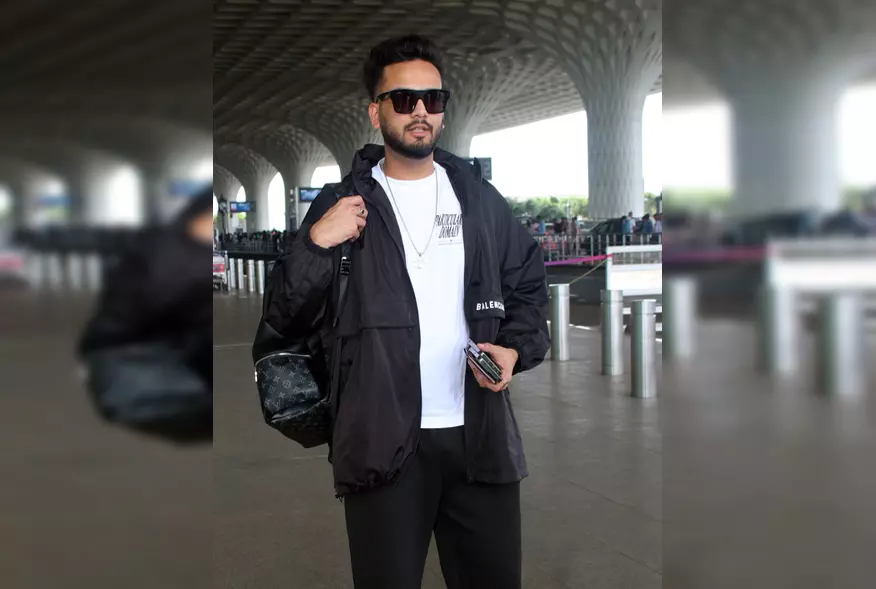 यूट्यूबर एल्विश यादव पर ही नहीं, इन सितारों पर भी हो चुके हैं ऐसे हमले, एक की तो जान भी गई यूट्यूबर एल्विश यादव पर ही नहीं, इन सितारों पर भी हो चुके हैं ऐसे हमले, एक की तो जान भी गई