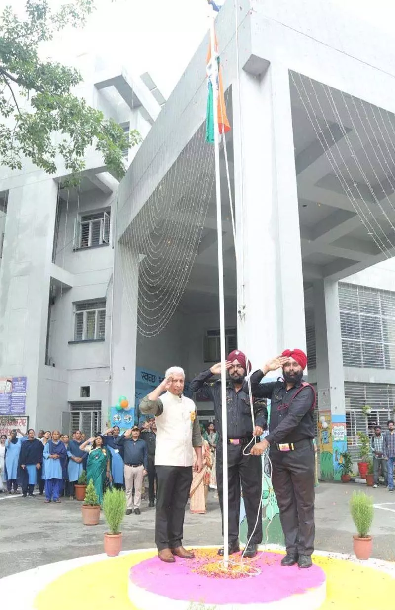 ESIC मेडिकल कॉलेज एवं अस्पताल में स्वतंत्रता दिवस समारोह ESIC मेडिकल कॉलेज एवं अस्पताल में स्वतंत्रता दिवस समारोह