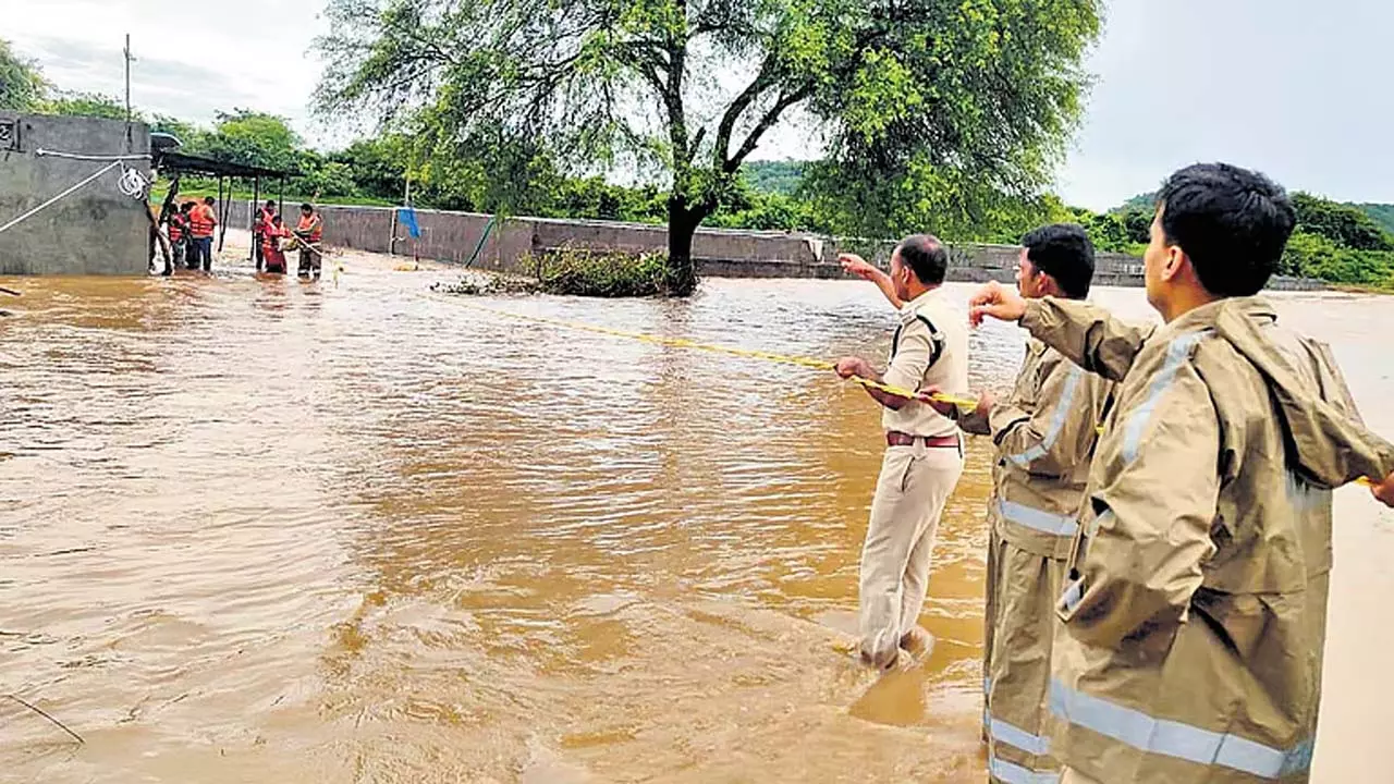 Telangana में बारिश का कहर चरम पर, मौसम विभाग का रेड अलर्ट Telangana में बारिश का कहर चरम पर, मौसम विभाग का रेड अलर्ट