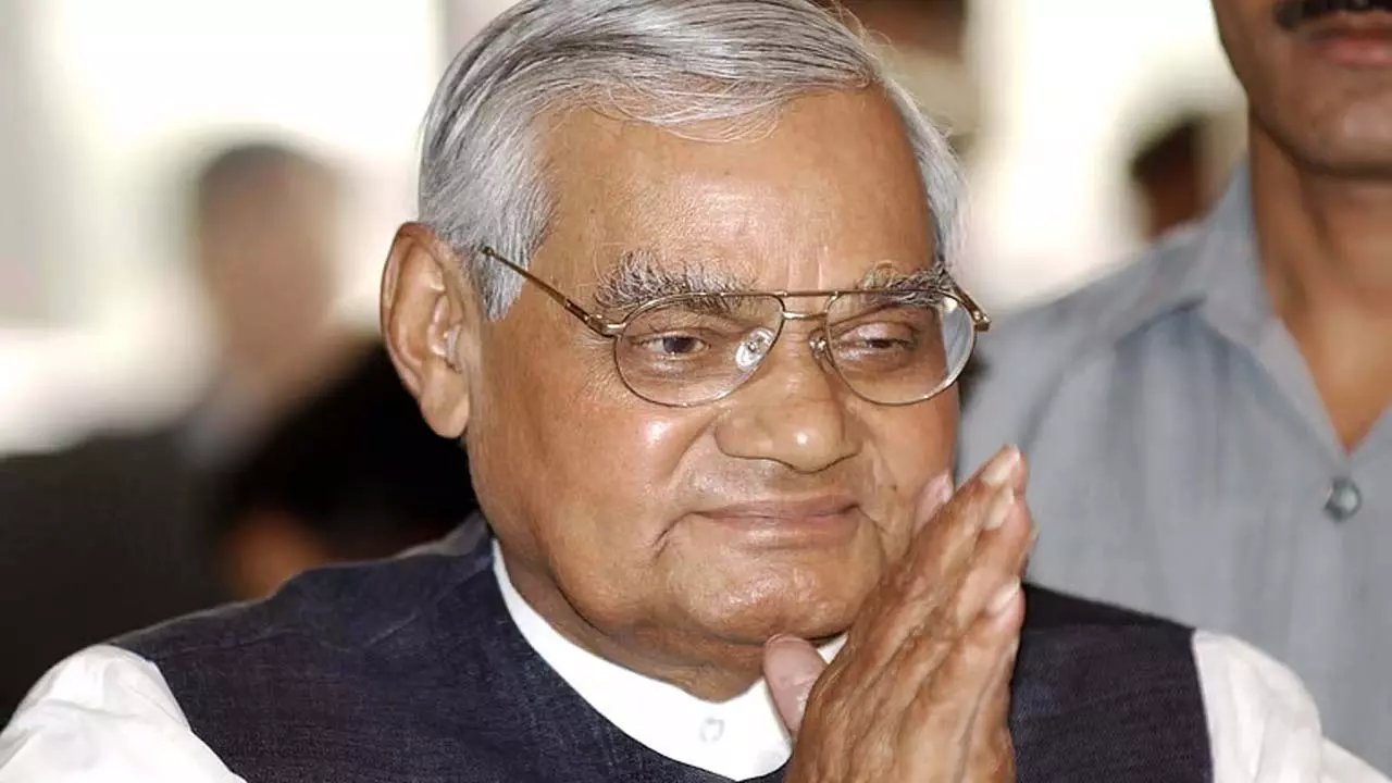 BJP नेताओं ने वाजपेयी की पुण्यतिथि पर उन्हें श्रद्धांजलि दी BJP नेताओं ने वाजपेयी की पुण्यतिथि पर उन्हें श्रद्धांजलि दी