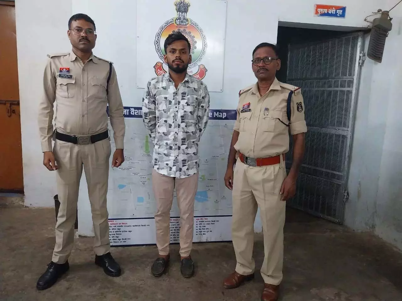 होटल मैनेजर पर बियर की बोतल से जानलेवा हमला, आरोपी गिरफ्तार होटल मैनेजर पर बियर की बोतल से जानलेवा हमला, आरोपी गिरफ्तार