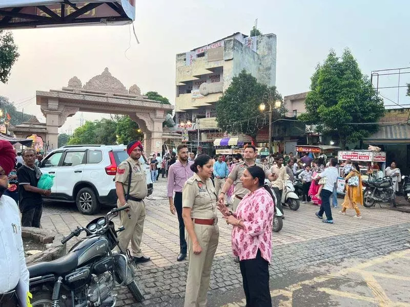 Amritsar: स्वतंत्रता दिवस के व्यस्त सुरक्षा उपायों के बाद, पुलिस ने थोड़ी ढील दी Amritsar: स्वतंत्रता दिवस के व्यस्त सुरक्षा उपायों के बाद, पुलिस ने थोड़ी ढील दी